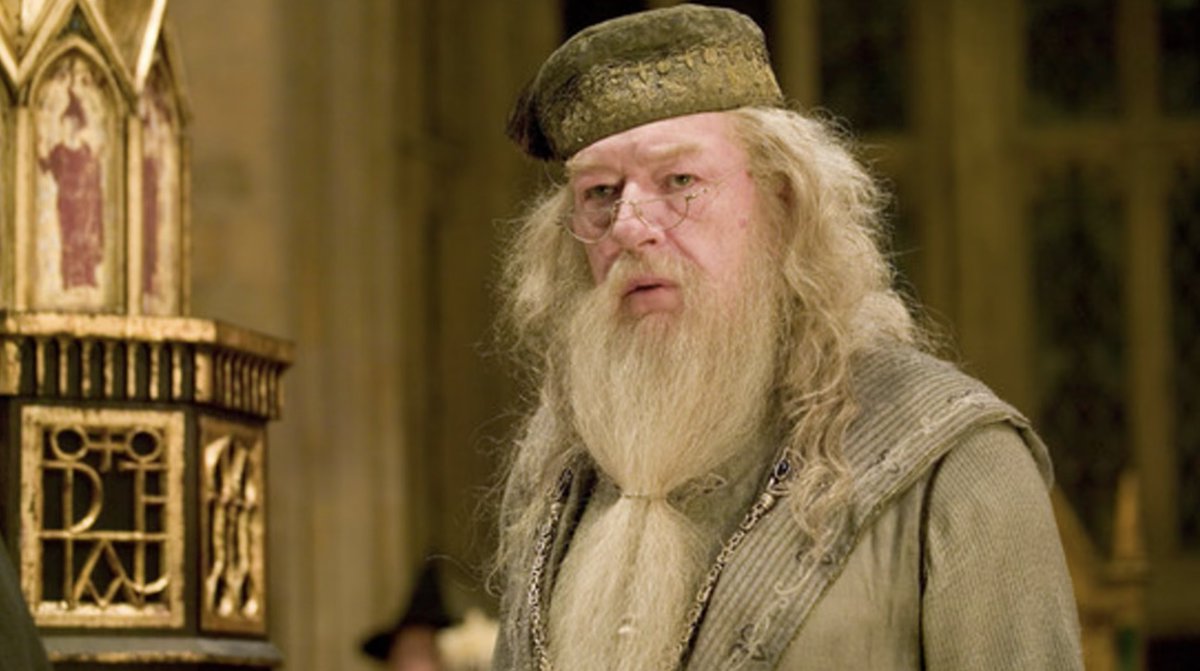 "Harry Potter" star Michael Gambon dead at 82.