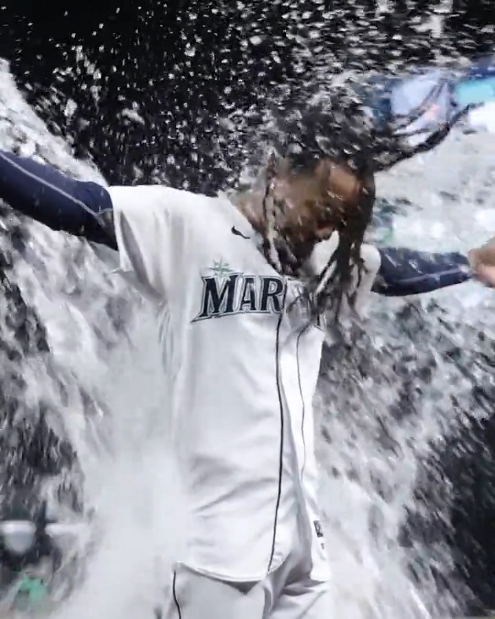 There's no quit in these Seattle Mariners! #walkoff