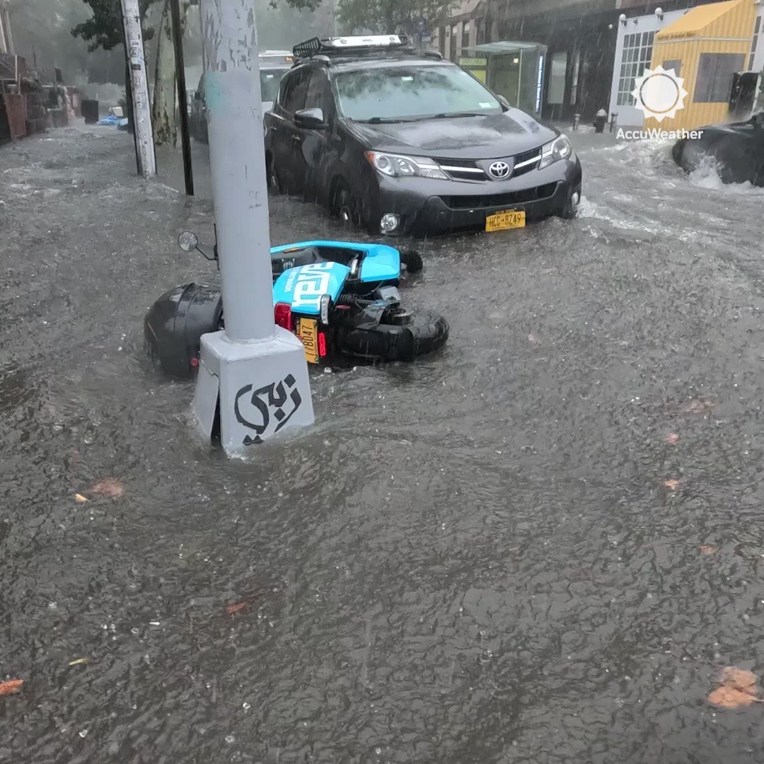 The situation is getting worse in Brooklyn as extreme flooding engulfs the streets.