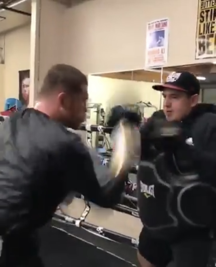 Canelo Alvarez is relentless on the pads… [🎥 Canelo Alvarez]