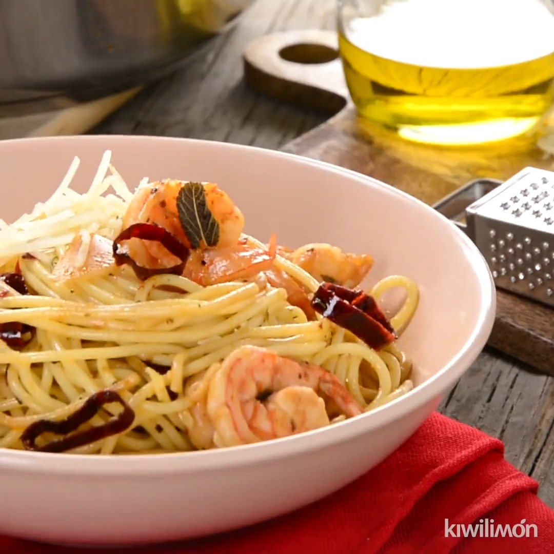 Dale un giro a los tradicionales camarones al ajillo con esta receta que solo kiwilimón tiene para ti #kiwilimon #recetas Receta 👉