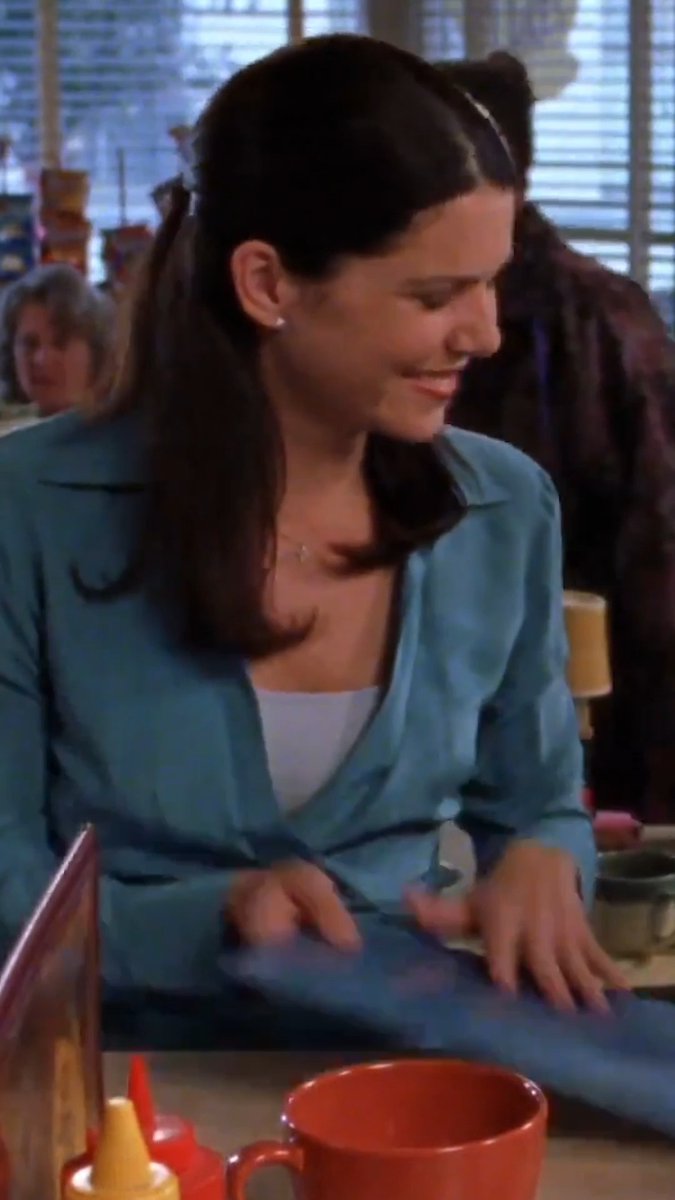 Nothing pairs better with coffee than #GilmoreGirls ☕️ #NationalCoffeeDay