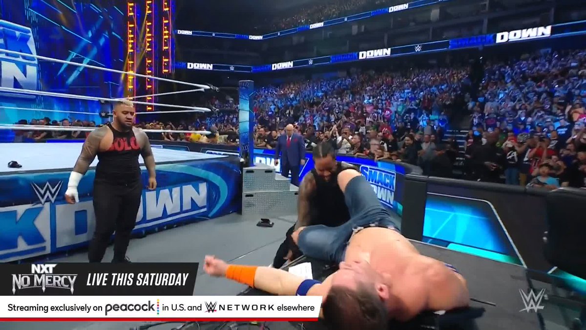 NO WAY... COULD IT BE? ‼️ YEAH ‼️ LA Knight IS HERE TO SAVE @JOHNCENA FROM #THEBLOODLINE! #SmackDown