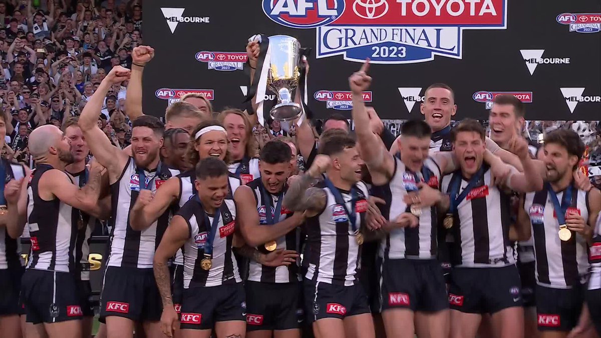 Peter Moore hands the Premiership Cup over to his son Darcy. Genuine tears 🥲 #AFLGF