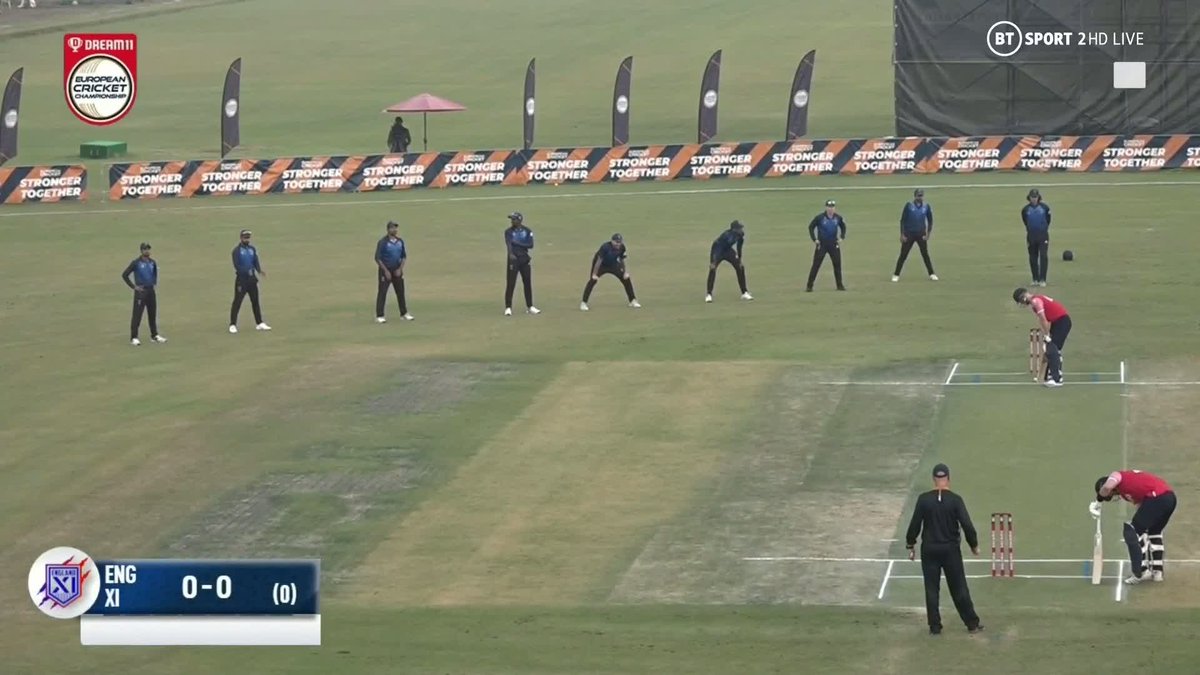 First ball of the game… 8 slips in place along with a leg slip 😂 📸 Test