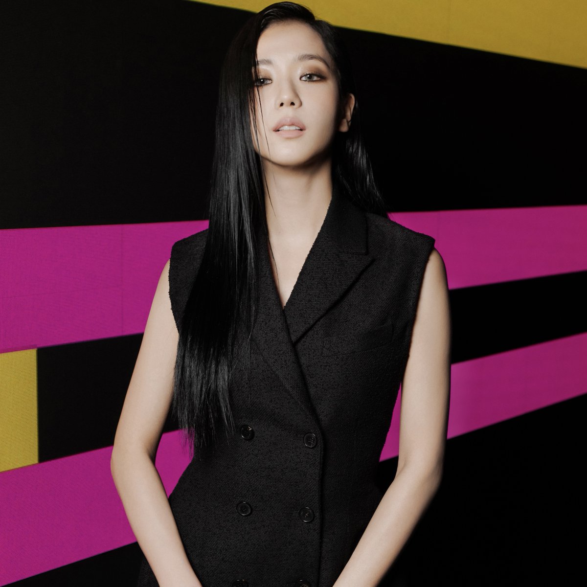 Insider insights. JISOO, our global fashion and beauty ambassador, leads the #StarsinDior parade to #DiorSS24 by Maria Grazia Chiuri, where fellow guests such as Anya Taylor Joy, тнU§σ Mвє∂u and rachel zegler (she/her/hers) gush about the show and collection.