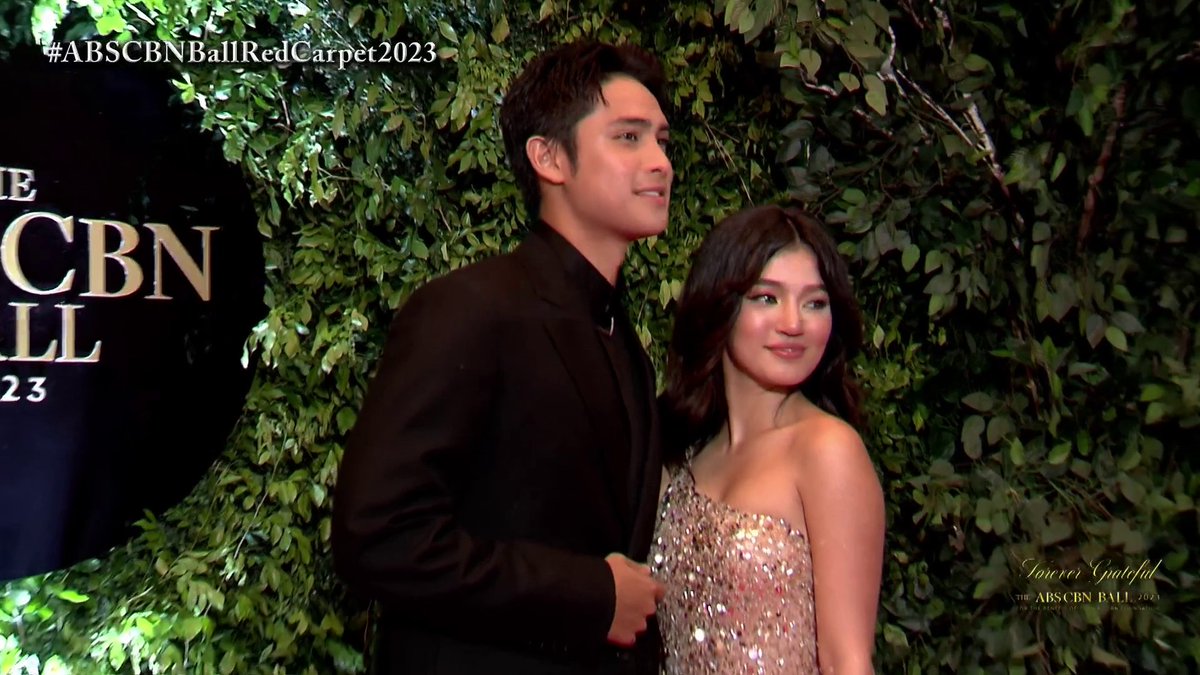 Well, #ABSCBNBall2023 won't be complete without DonBelle. 😉 Donny Pangilinan and Belle Mariano steal the show at the #ABSCBNBallRedCarpet2023. LIVE: