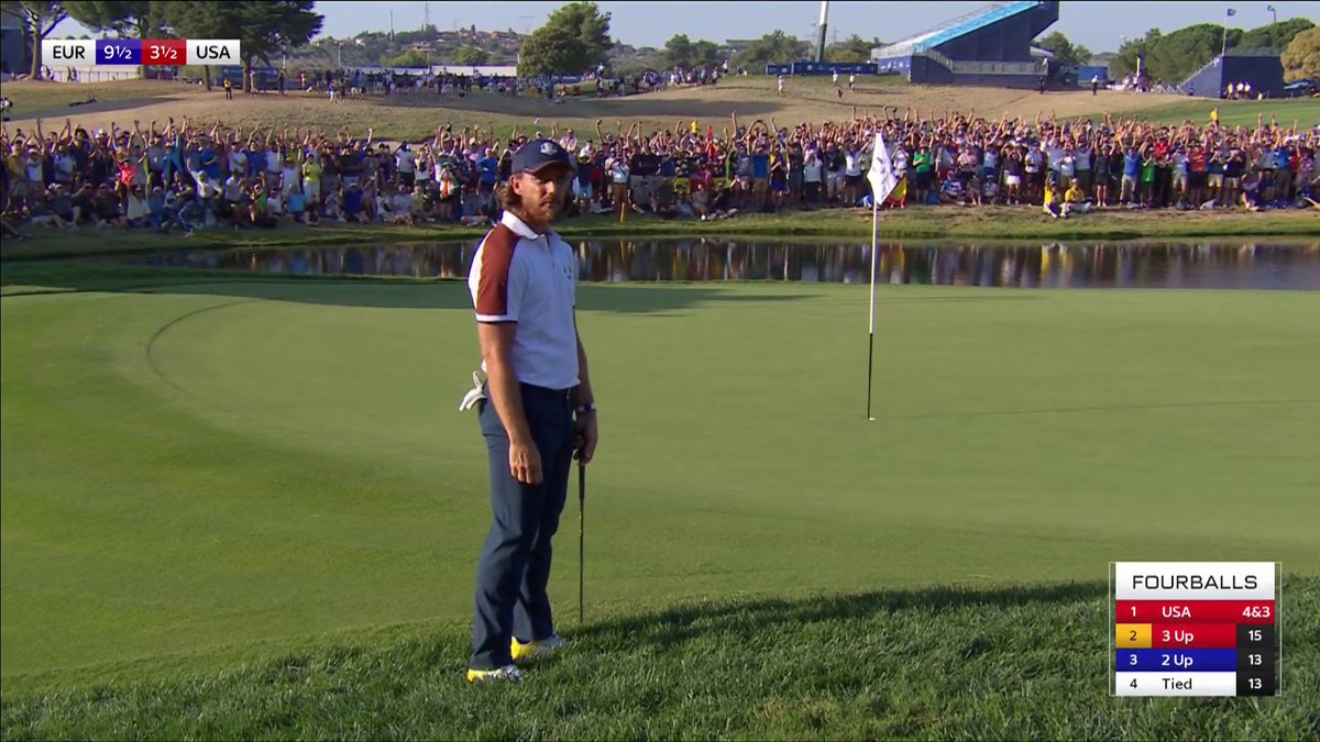 A NO-LOOK CHIP IN FROM TOMMY FLEETWOOD! 🚨