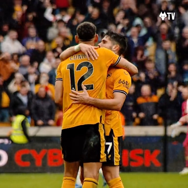 Molineux celebrates three big points 🙌