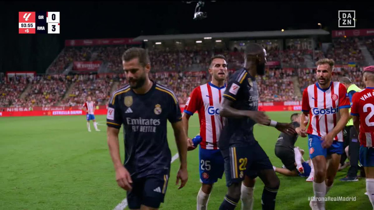 ¡MÁXIMA TENSIÓN! ⚡ Stuani se fue directo a reclamar a Nacho su entrada sobre Portu que le costó la roja 🟥 #LALIGAenDAZN ⚽