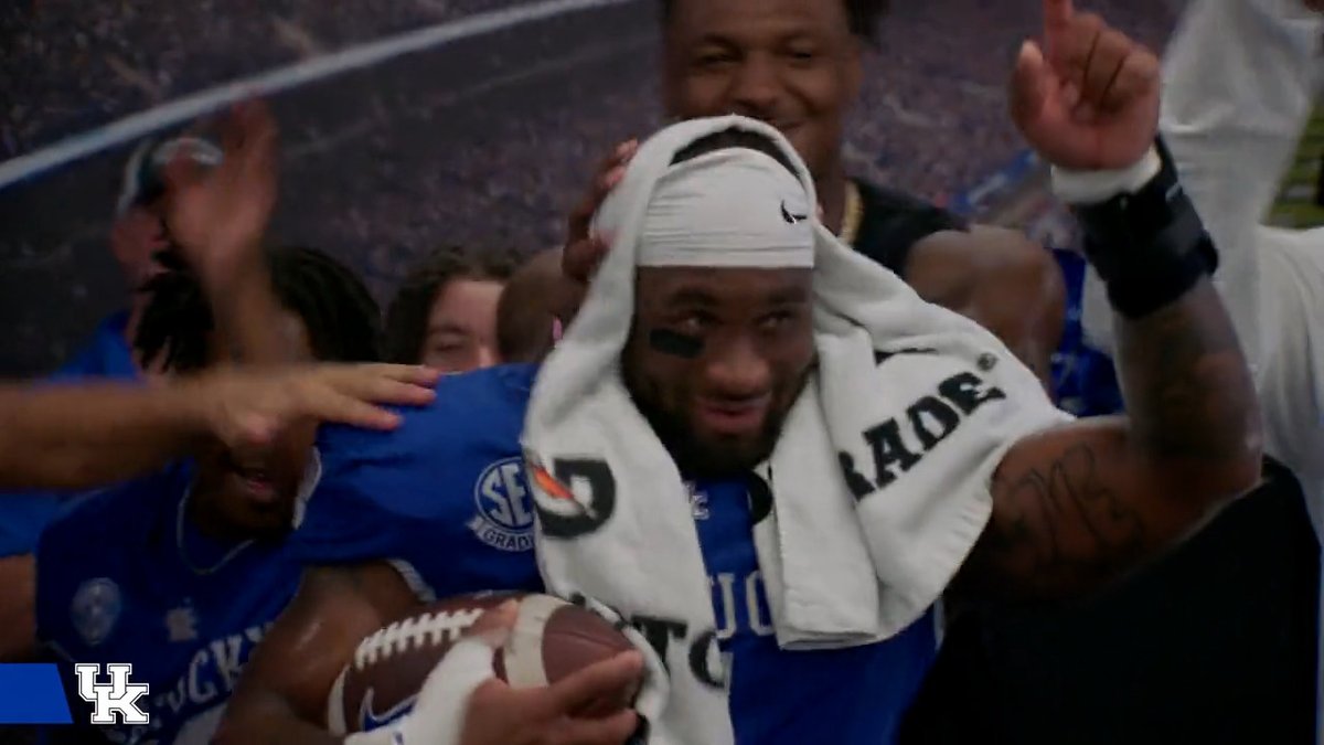 "We don't give many individual recognitions, but that man went off today. GAME BALL, @Ray_Davis07"