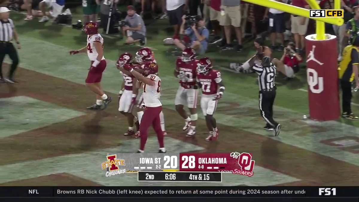 True freshman DB Peyton Bowen with the blocked punt that leads to a safety for Oklahoma 🏈 That's the 2nd blocked punt this season for the composite 5⭐️ recruit ✍️