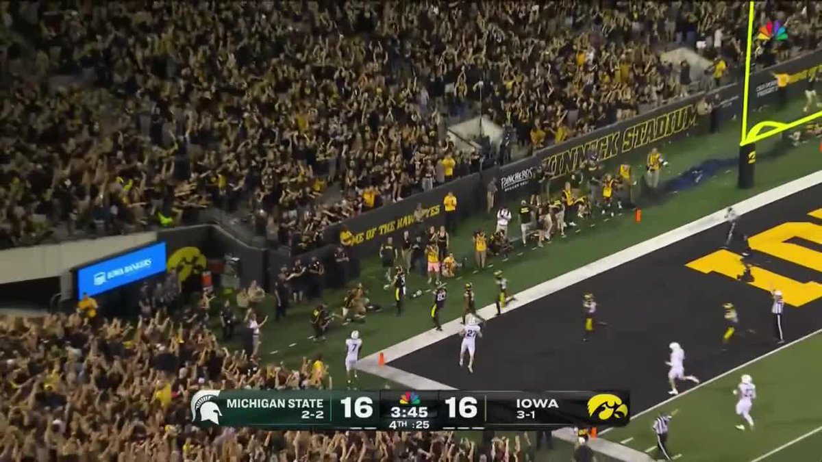 HAWKEYES TAKE THE LEAD. 🙌 📺: NBC