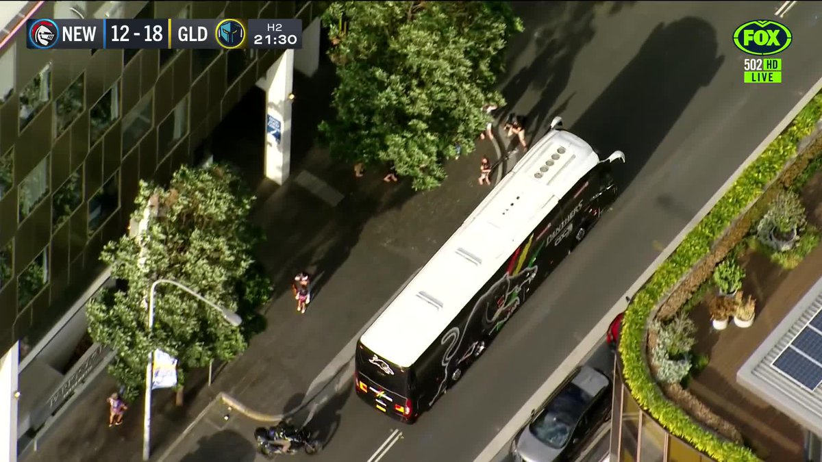 SOUND ON 🔊 They should the Panthers bus leaving for the stadium on the big screen at Accor. The Brissy fans were giving it to them.