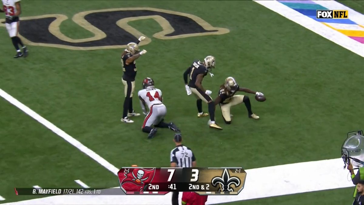ISAAC. YIADOM. HUGE INT 41 seconds before half 📺 FOX