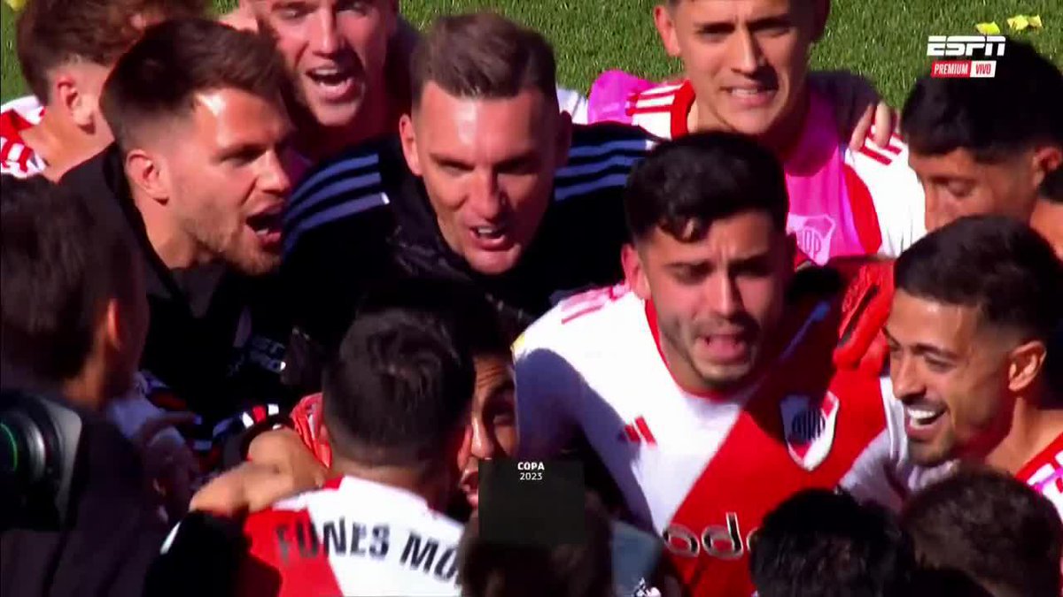 UN MINUTO DE SILEEEEEEEEENCIOOOOOOOO PARA BOCA QUE ESTA MUERTOOOOOO 🤫🤫🤫