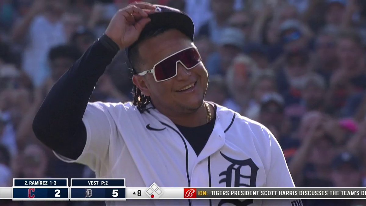 Miguel Cabrera exits the field for the final time Thanks for everything, Miggy 🧡