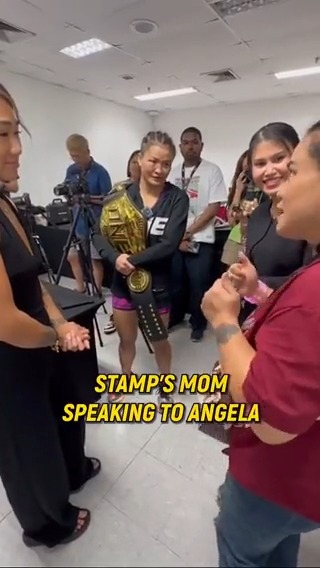 Unwavering support 😅 Angela Lee Pucci #ONEFightNight14