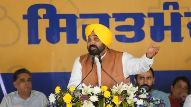 ਅਸੀਂ ਤਾਂ ਪੁਰਾਣੀਆਂ ਸਰਕਾਰਾਂ ਦੇ ਲਏ ਹੋਏ ਕਰਜ਼ੇ ਲਾਹ ਰਹੇ ਹਾਂ… ਅਸੀਂ ਉਨ੍ਹਾਂ ਦੇ ਬੀਜੇ ਹੋਏ ਕੰਡੇ ਚੁਗ ਰਹੇ ਹਾਂ… ਕੱਲ੍ਹ ਨੂੰ ਅਸੀਂ ਗਵਰਨਰ ਸਾਬ੍ਹ ਨੂੰ 50,000 ਕਰੋੜ ਰੁਪਏ ਦਾ ਹਿਸਾਬ ਦੇ ਦੇਵਾਂਗੇ… ਸਾਡੇ ਕੋਲ ਸਾਰਾ ਹਿਸਾਬ ਹੈ… ਪੈਸਾ ਖਾਣਾ ਸਾਡੀ ਫ਼ਿਤਰਤ ਨਹੀਂ ਹੈ… ਨਾ ਹੀ ਪੈਸਾ ਨਾਲ਼ ਜਾਂਦੈ… ਮੋਟੇ ਤੌਰ ’ਤੇ ਸਾਰੇ ਵਿਰੋਧੀ ਆਪਸ ਵਿੱਚ ਰਲ਼ੇ ਹੋਏ ਨੇ…