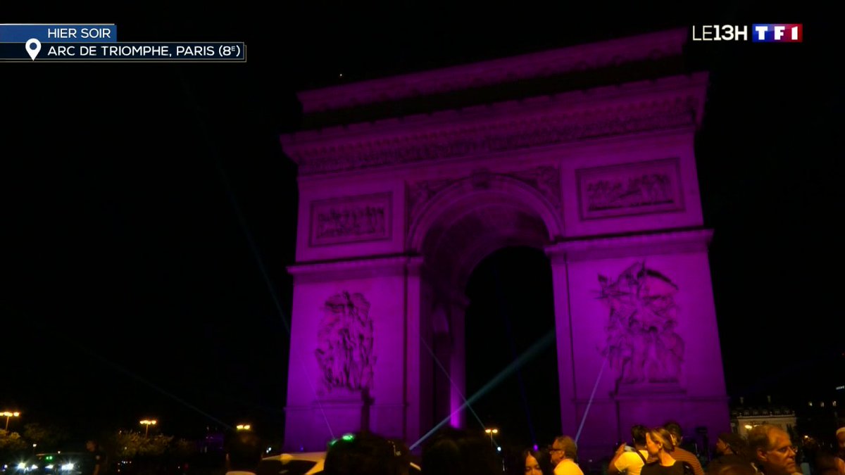 🔴 Hier, l’Arc de Triomphe, la tour Eiffel et l’Assemblée nationale se sont illuminés en rose pour le lancement d'#OctobreRose 🎀 Evelyne Dhéliat, cheffe du service météo de TF1, s'engage en tant que marraine de l'association Ruban Rose qui sensibilise sur les cancers du sein.