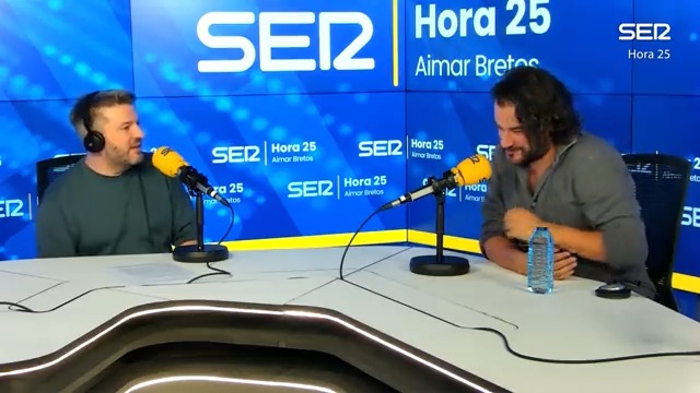 La reacción de Jabois al escuchar un fragmento de 'Mirafiori', su nueva novela. "El que escribió eso es un cabrón"