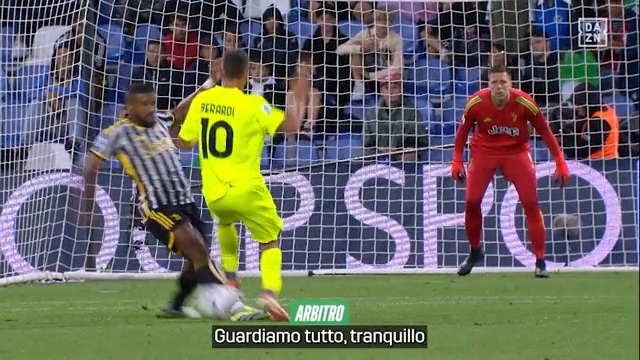 Ad Open Var, ecco l'audio sul contatto tra Berardi e Bremer in #SassuoloJuventus 🔊 #OpenVar #Supertele #DAZN