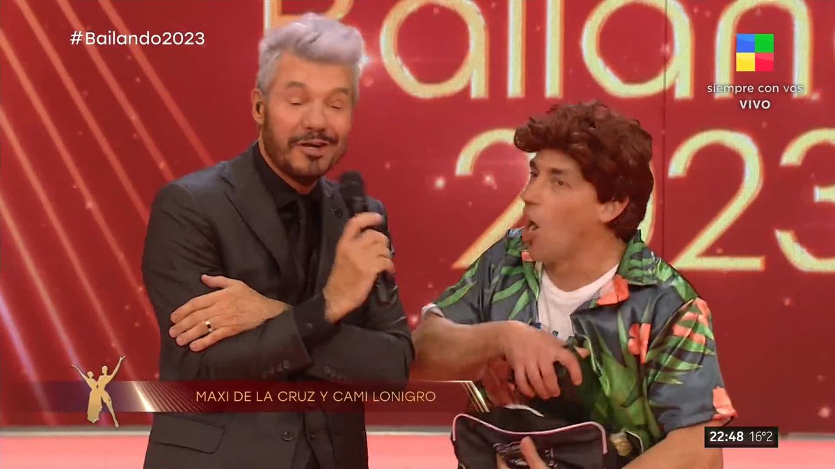 😂 Richard la tiene muy clara 👉 Maxi de la Cruz llegó a la pista con varios tips para el público y un regalo especial para Marcelo Tinelli. Cc #Bailando2023 marcelo tinelli @elbailandookay
