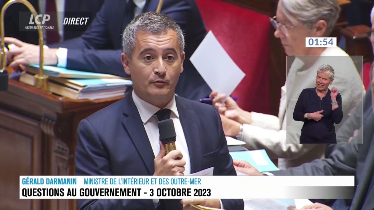 "Dans son programme, Marine Le Pen prévoyait 7000 postes de policiers et de gendarmes sur le mandat, nous en faisons 8500 !", répond Gérald DARMANIN. #DirectAN #QAG