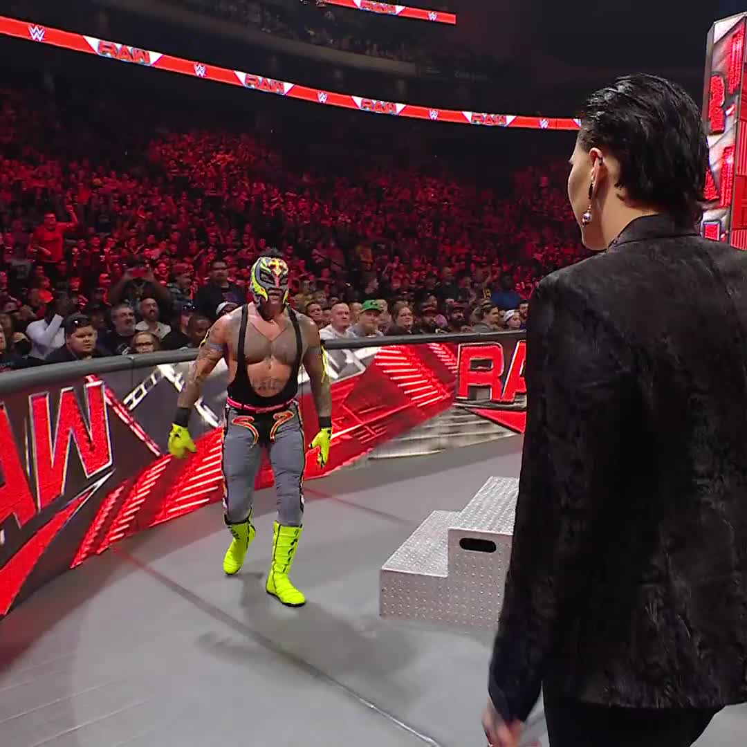 MAMI vs. ♛Rey Mysterio❔! ⏪ #WWERaw 10/3/22