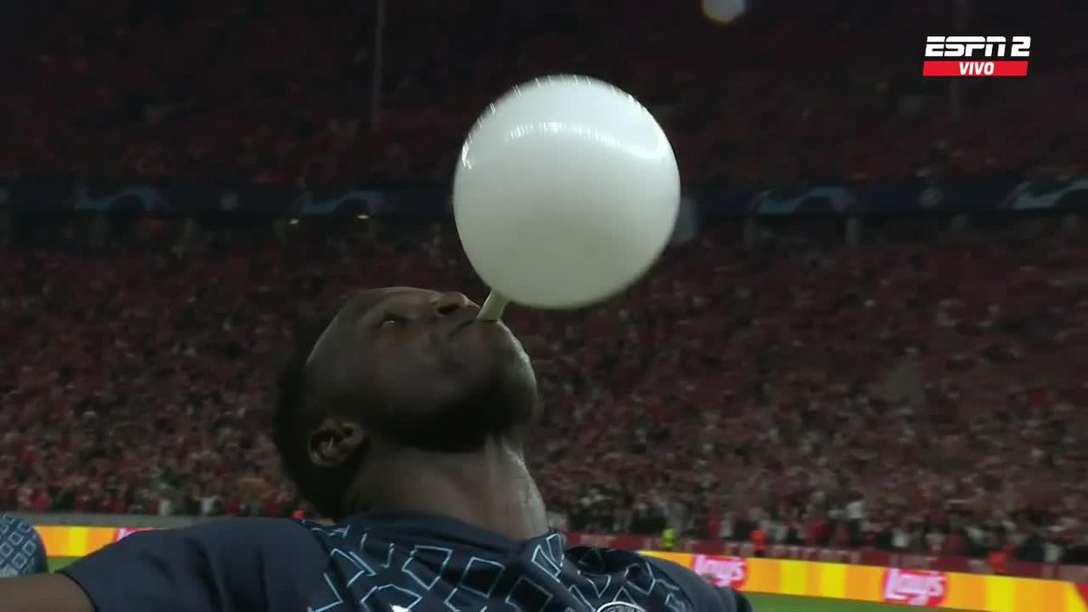 No van ni dos fechas pero Bruma ya hizo uno de los mejores goles de esta Champions League. Vean todas las cámaras, vean todos los ángulos, cada repetición lo hace más increíble.