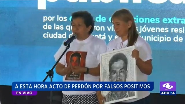 "Mi hijo no era un guerrillero, mi hijo era un muchacho lleno de sueños. Uribe hoy se burla de nosotros, pero cuando esté allá arriba no se va a poder burlar de nadie, Dios lo va a estar juzgando": madre de víctima de falsos positivos. Más en