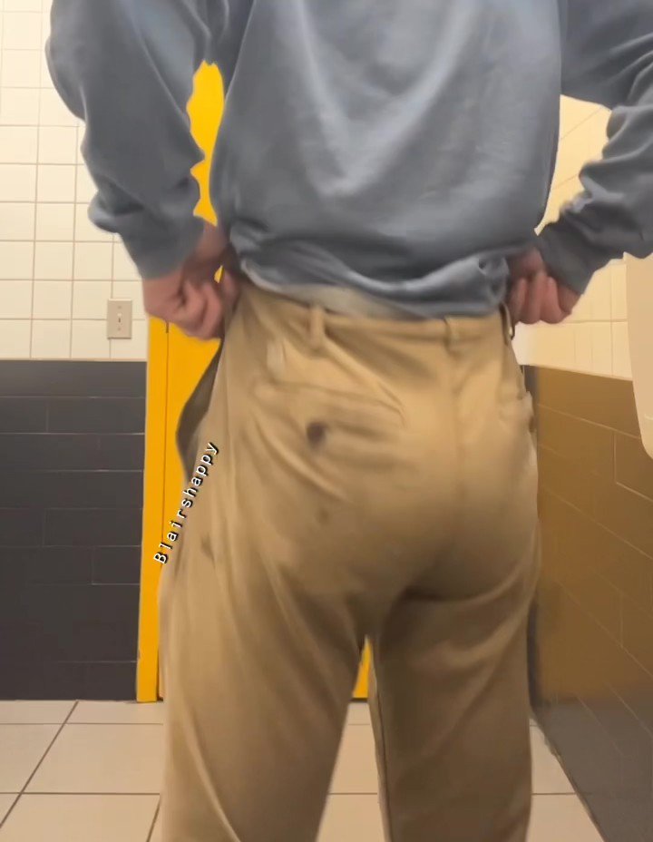 Video from earlier 🙈. Pooping my boxers in a gas station bathroom 💩😇. #poopingpants