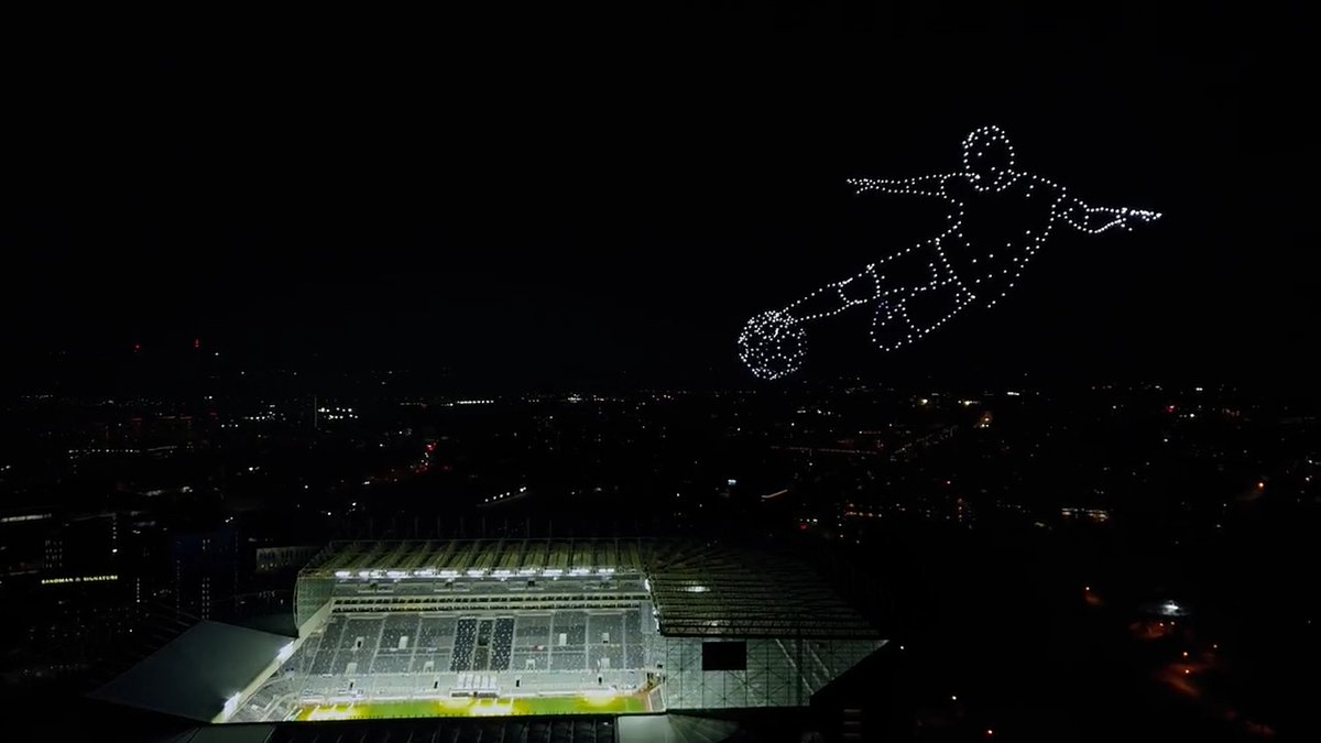 Newcastle got a spectacular drone show to announce St James’ Park back hosting a UEFA Champions League match. 🤩 (Via sela | صلة, Newcastle United sponsor)
