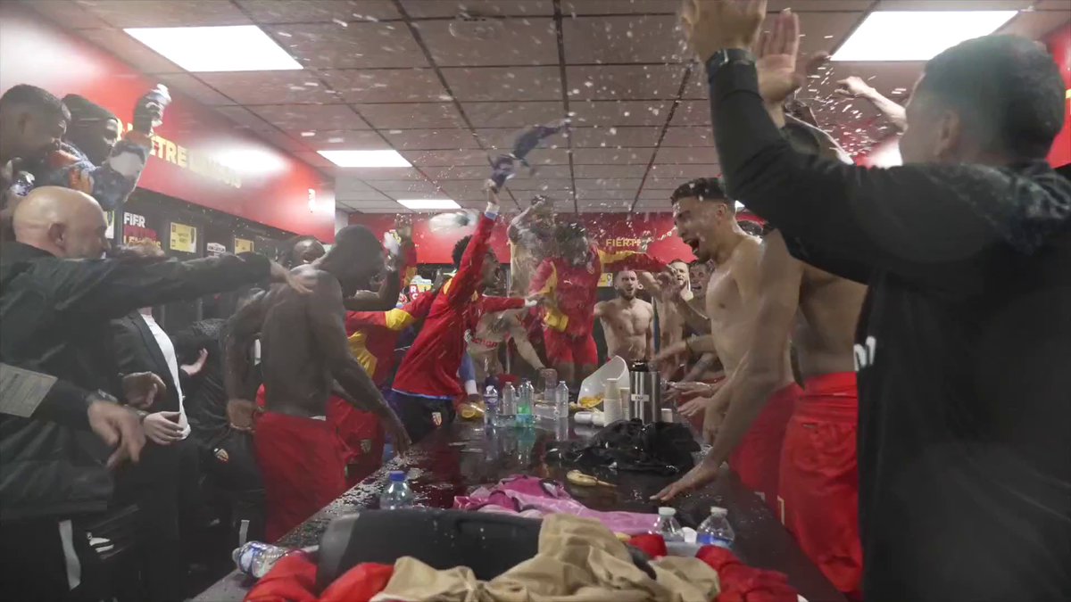 Le célèbre "Chicoté" a résonné hier dans le vestiaire Lensois. 🔥🔴🟡 🎥 CANAL+ Foot