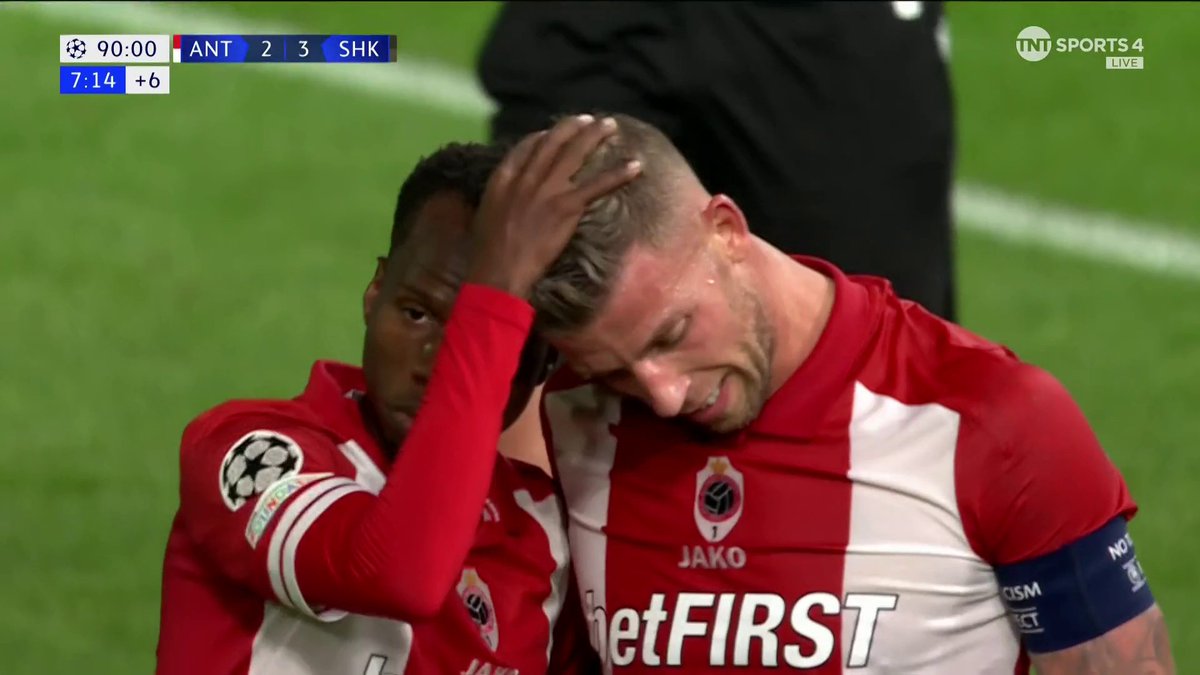 You've got to feel for Toby Alderweireld here! 😩 His Antwerp side surrendered a two-goal lead before he got the chance to level the game in the 97th minute... Only for his penalty to miss the target 🥲 #UCL