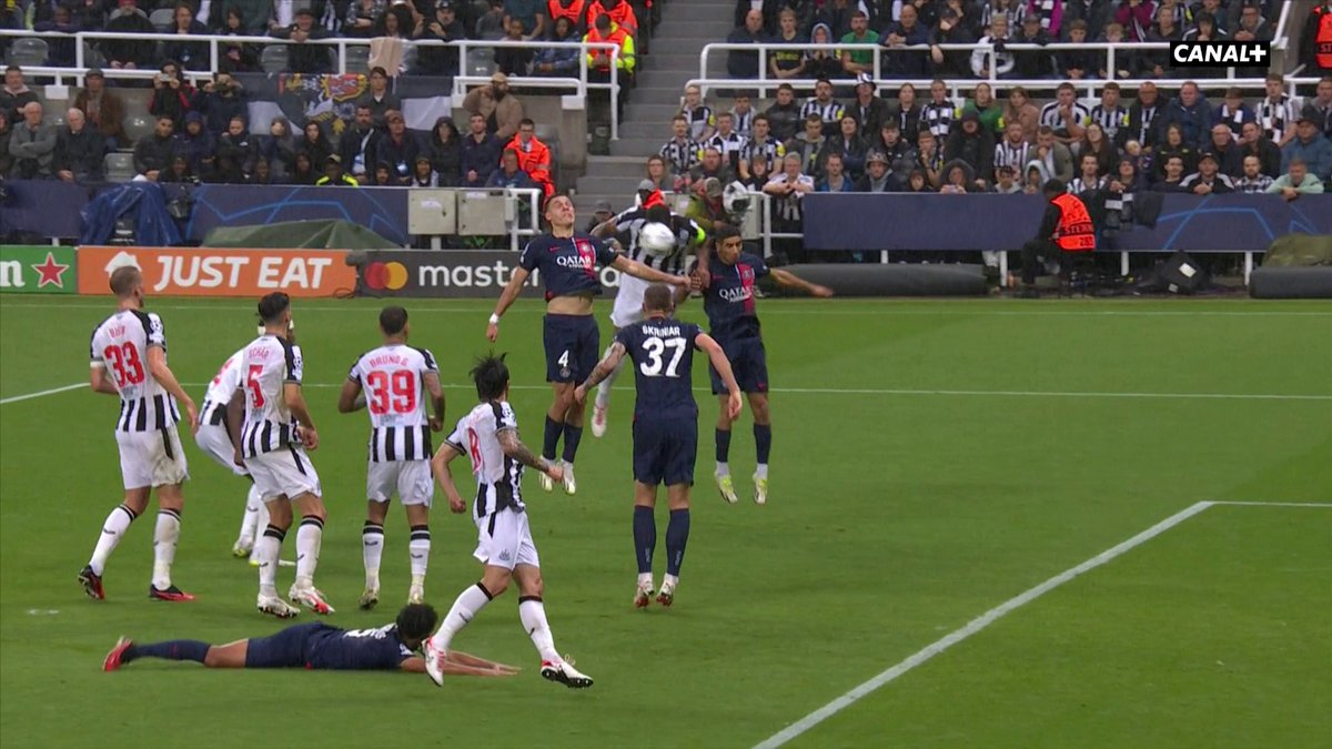 LE BUT DU 2-0 POUR NEWCASTLE ! ð±âœïž Malgré une triple parade de Donnarumma, le ballon a bien franchi la ligne ! LE PSG SOMBRE ! 𥶠ð¥ CANAL+ Foot