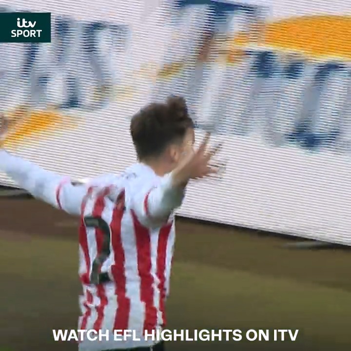 What a goal by Sunderland’s Niall Huggins 🤩🤩 #SAFC