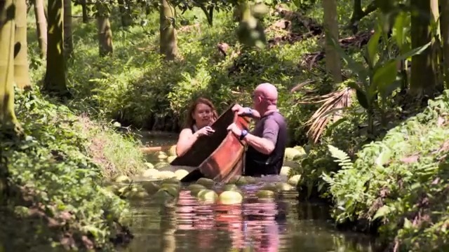 Father daughter overboard!🚣🏻‍♂️ #AmazingRace