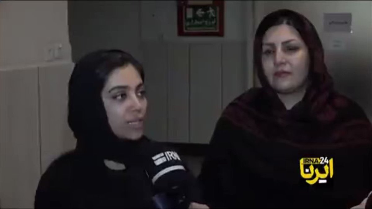 فردی که «یکی از بستگان» معرفی شده می‌گوید: «خانواده‌اش فیلم‌ها رو دیدن، چک شده بررسی شده، بعد پخش شده» مادر #آرمیتا_گراوند اما با اعتراض می‌گوید: «ما همه فیلم‌ها رو چک نکردیم» مادرش ابتدای مصاحبه گفته بود «همه فیلم‌ها رو دیدن.»