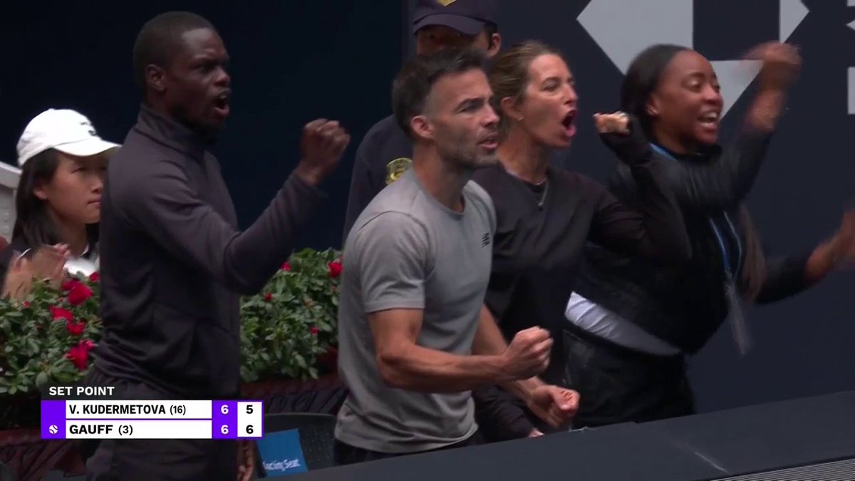 Coco Gauff takes the first set over Kudermetova! The 19-year-old is now 7-1 in tiebreaks this season. #ChinaOpen