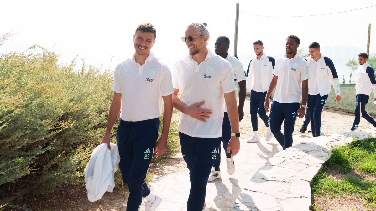 Strolling through the streets of Athens 😎 #UEL #aekaja