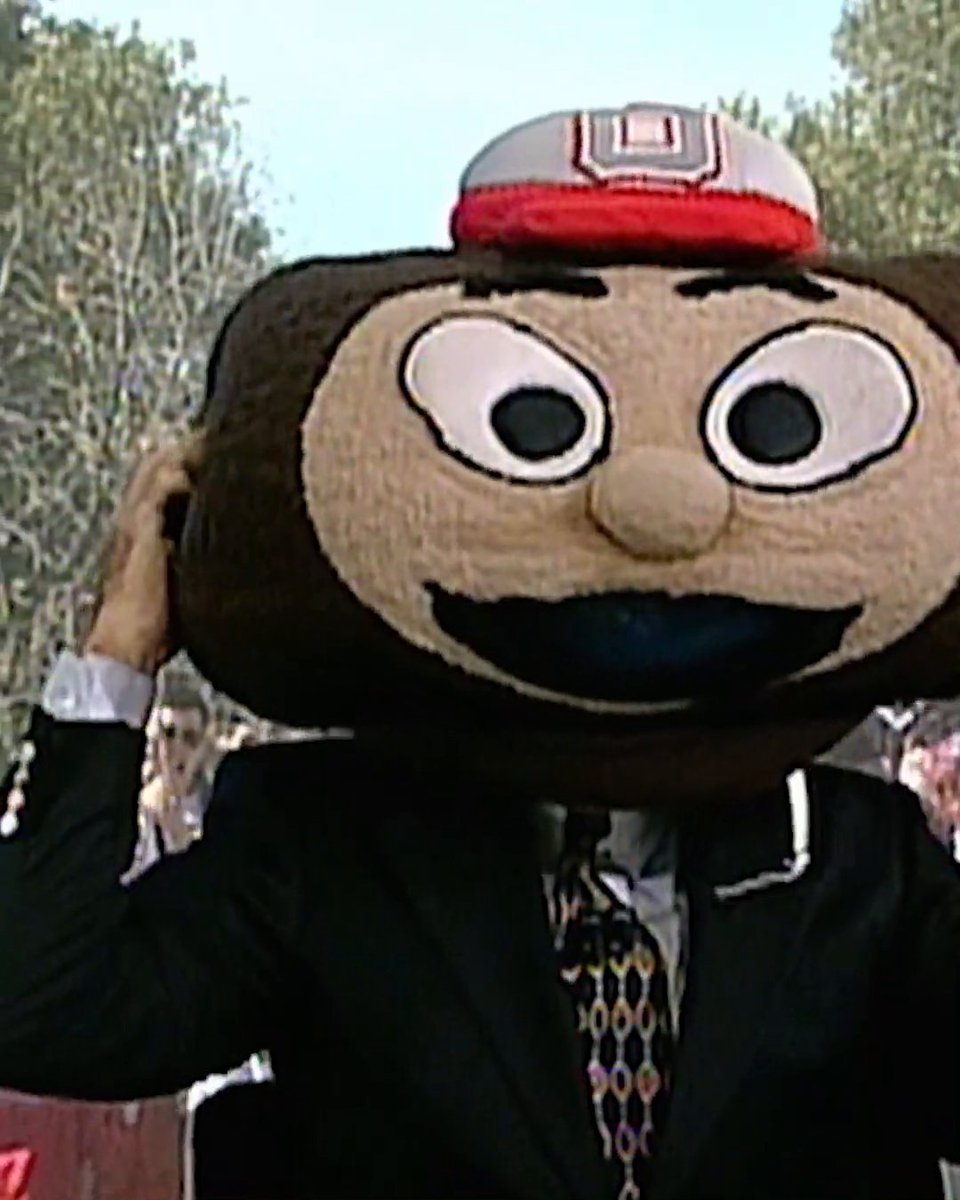 27 years ago, Lee Corso made his first headgear pick 👏 The rest is history 🧡 #CollegeGameDay