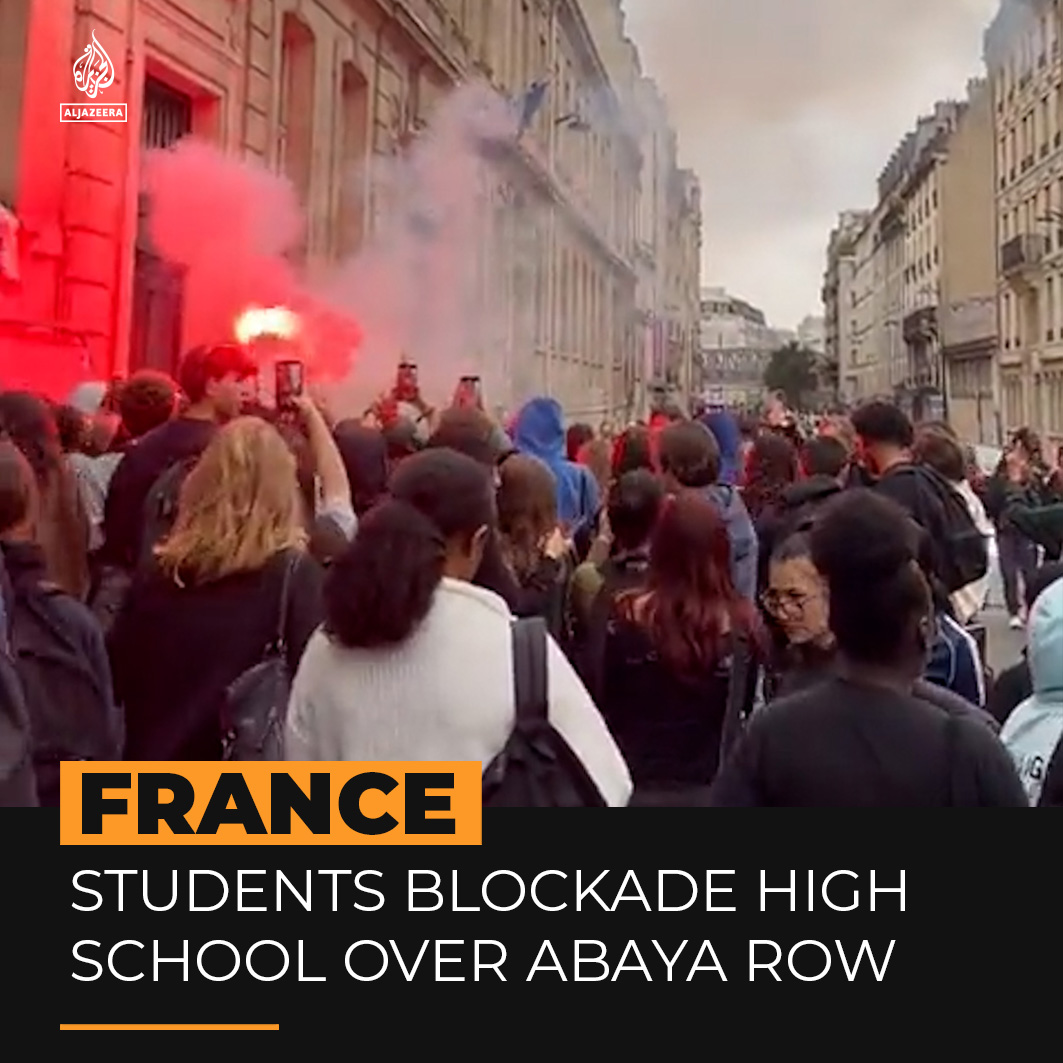 Students in Paris barricaded the outside of their high school and chanted slogans after a girl was punished for wearing an abaya, which has been banned in French schools ⤵️