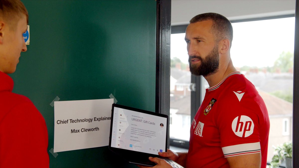 .Wrexham AFC's Tech Guru and "Chief Technology Explainer” Max unveils the game-changing #HPSpectreFold. Dive in: #HPxWxmAFC