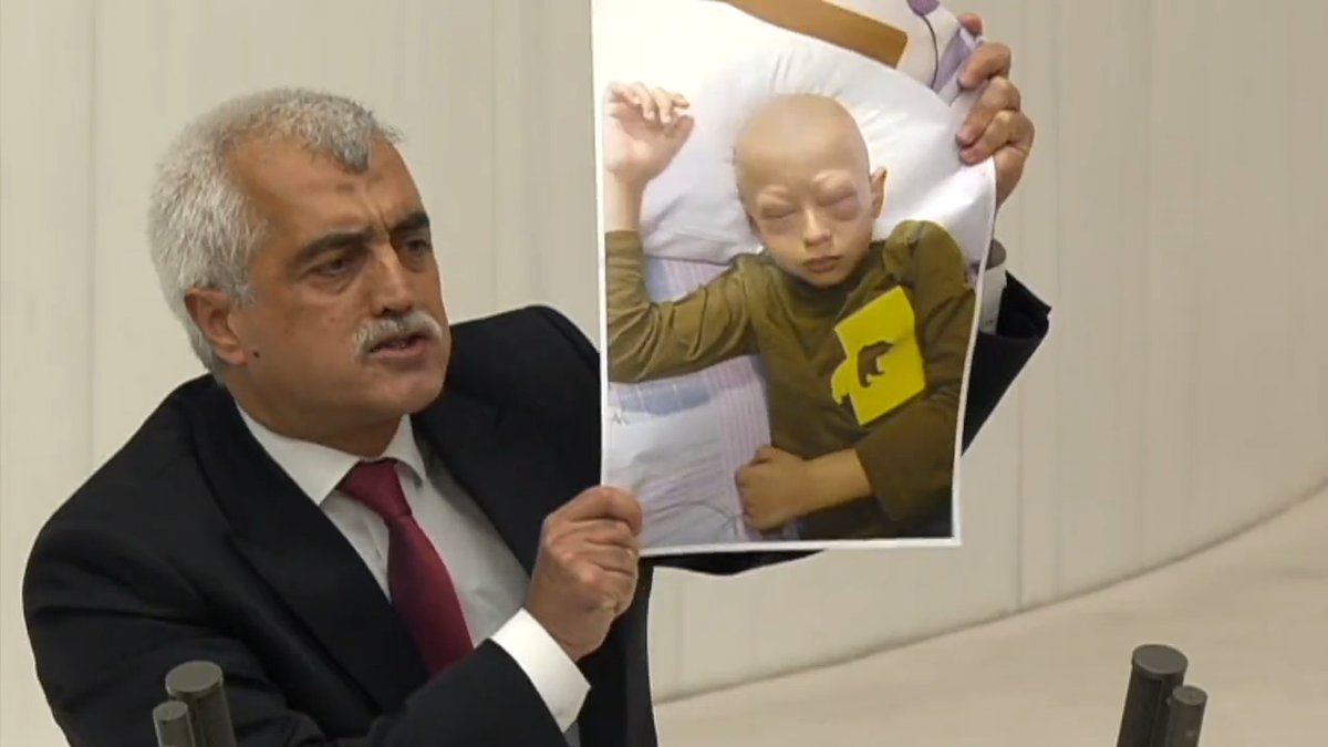 Senin çocuğun yok mu ya? Allah’tan korkmuyor musun sen? Şu çocuğu gösterirken nasıl bana laf yetiştirmeye çalışıyorsun? Allah’tan korkmuyor musun sen? Ne biçim adamsın? Yuh sana diyorum, yuh sana diyorum! Tamam mı?