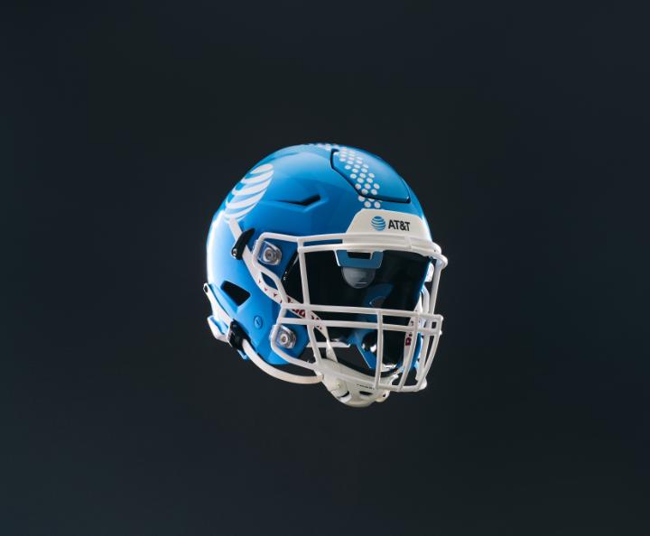 A game changer: we've teamed up with Gallaudet University to create the revolutionary AT&T 5G Helmet, designed to empower Deaf and Hard of Hearing #DHH football players through visual play calls. #ConnectingChangesEverthing in action.