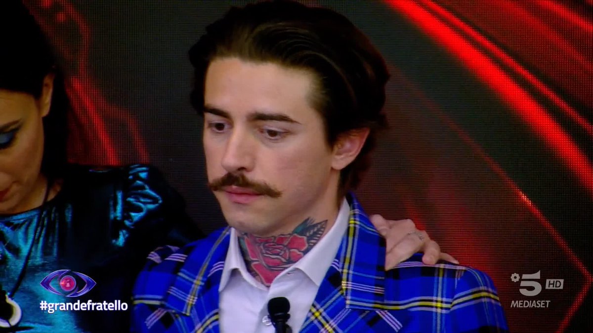 Il pubblico ha deciso che l'inquilino che deve immediatamente abbandonare la Casa di #GrandeFratello è... LORENZO.