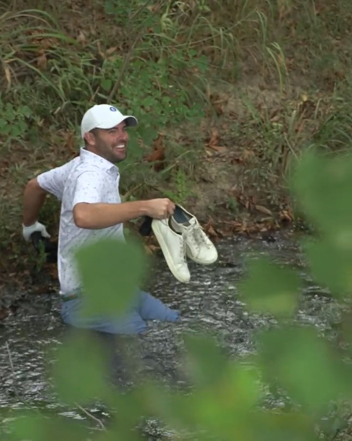 This would be categorized as an adventurous par 🤷‍♂️ @WesleyBryanGolf's first round: 1 eagle 3 birdies 1 "disaster" 0 bogeys