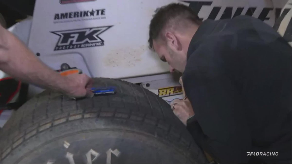 👀 Tire patch going in Kyle Larson’s RR under the halfway red at the Tuscarora 50