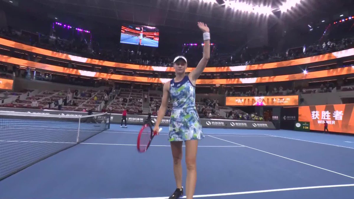 On a mission 🏃‍♀️ Elena Rybakina defeats World No.1 Sabalenka 7-5, 6-2 to set up a semifinal encounter against Samsonova in Beijing! #ChinaOpen